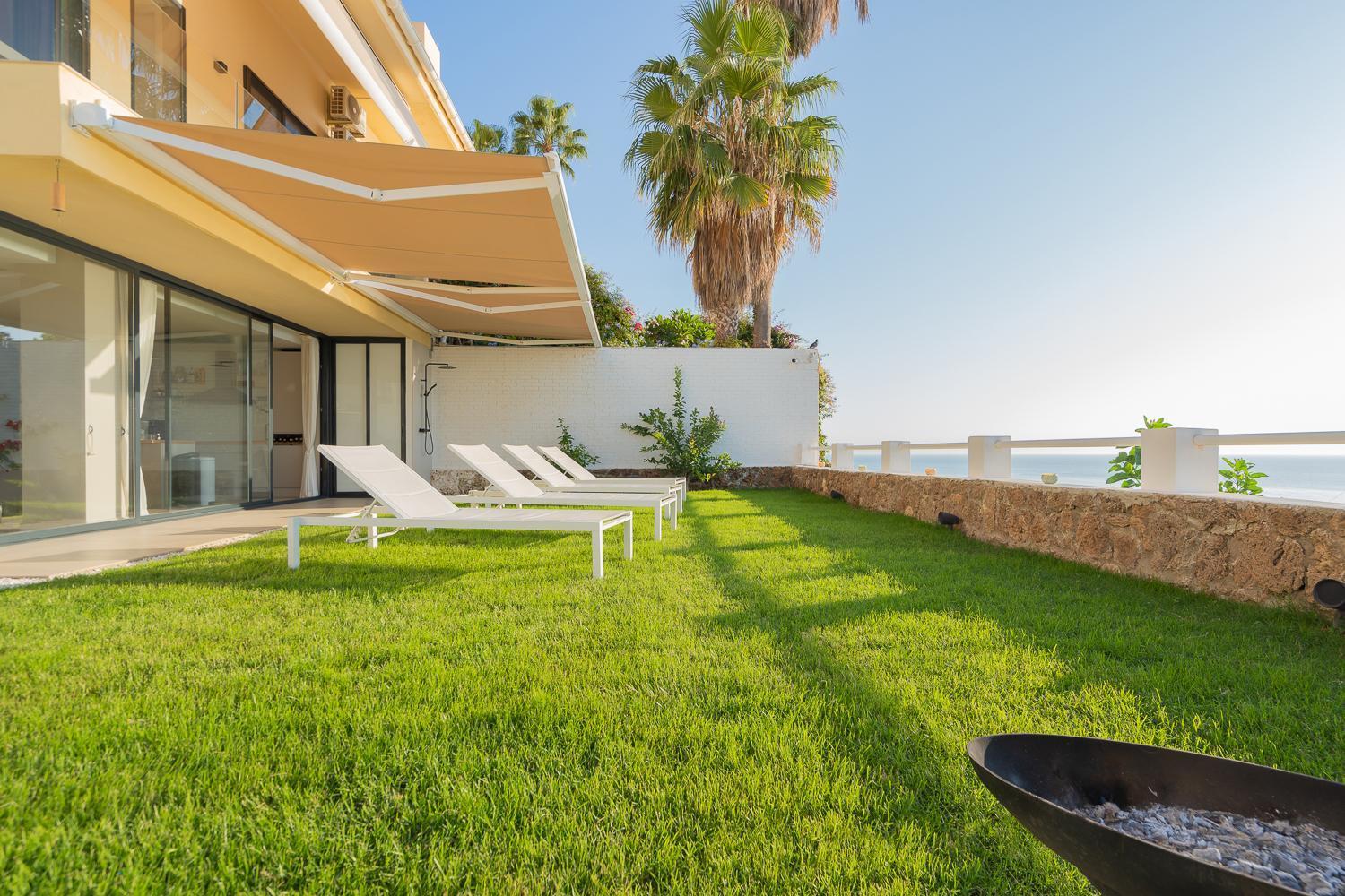 Апартаменты Private 250Sqm Garden Duplex, Jacuzzi, Cinema, Sea View Escape Торремолинос Экстерьер фото