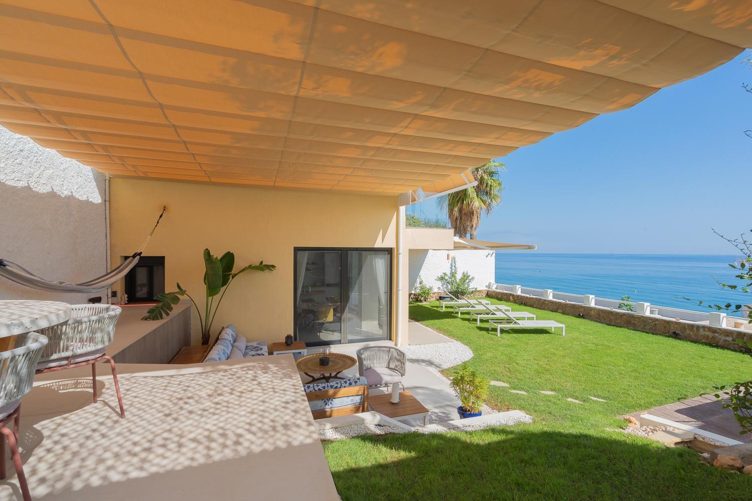 Апартаменты Private 250Sqm Garden Duplex, Jacuzzi, Cinema, Sea View Escape Торремолинос Экстерьер фото
