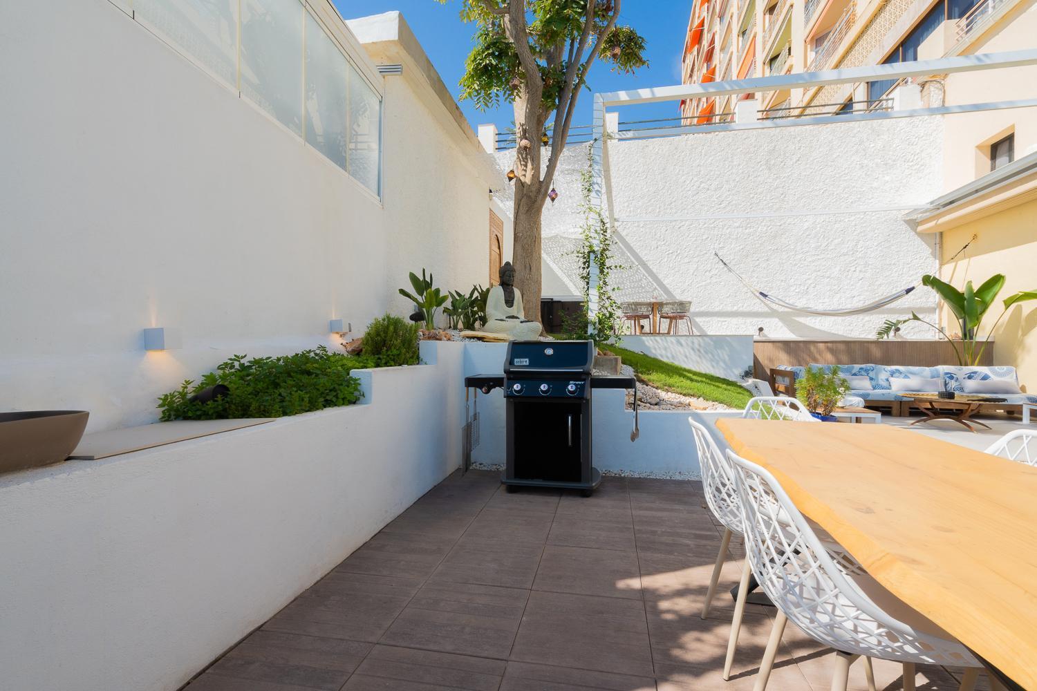 Апартаменты Private 250Sqm Garden Duplex, Jacuzzi, Cinema, Sea View Escape Торремолинос Экстерьер фото