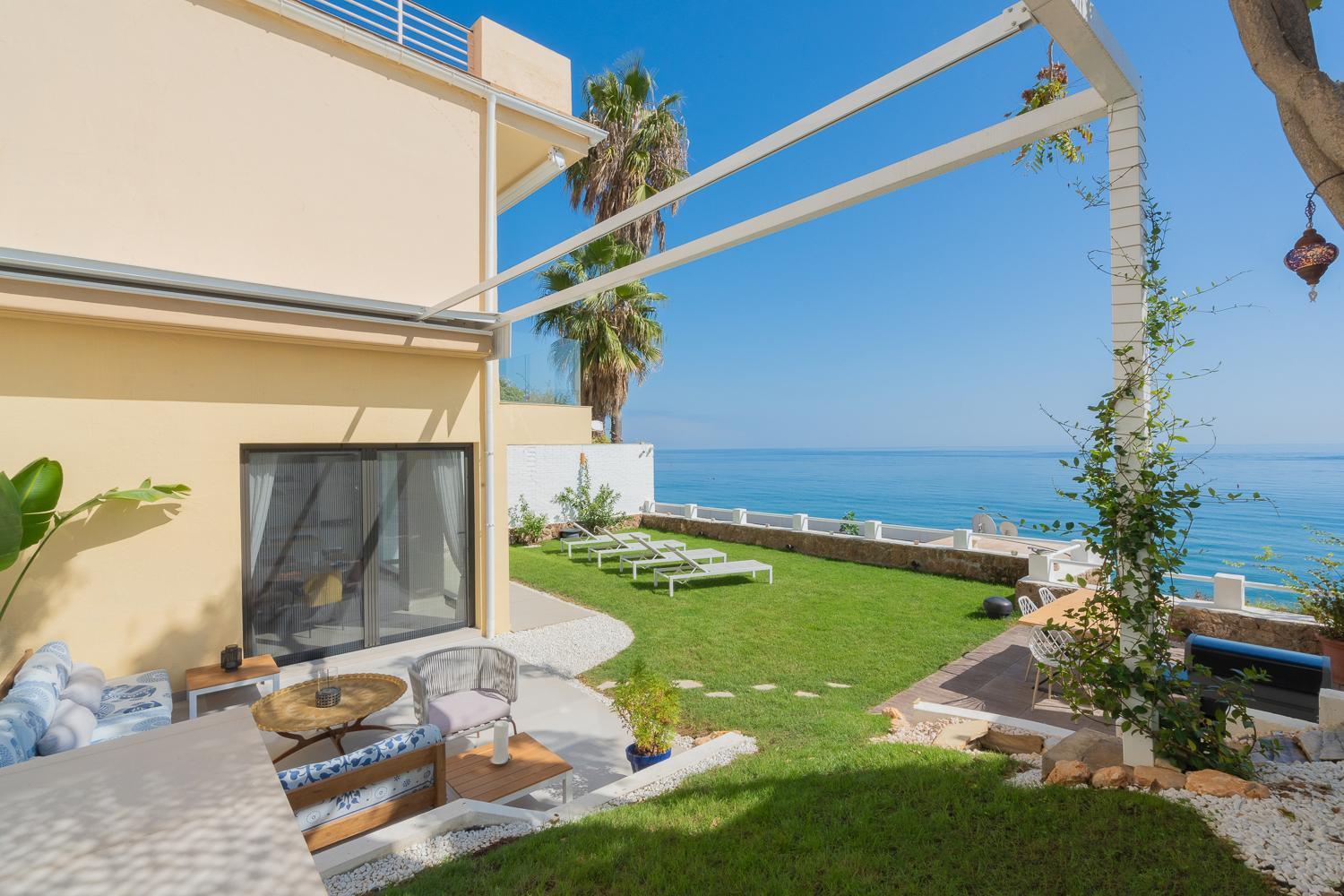 Апартаменты Private 250Sqm Garden Duplex, Jacuzzi, Cinema, Sea View Escape Торремолинос Экстерьер фото