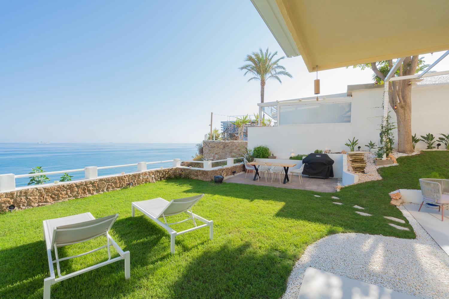 Апартаменты Private 250Sqm Garden Duplex, Jacuzzi, Cinema, Sea View Escape Торремолинос Экстерьер фото