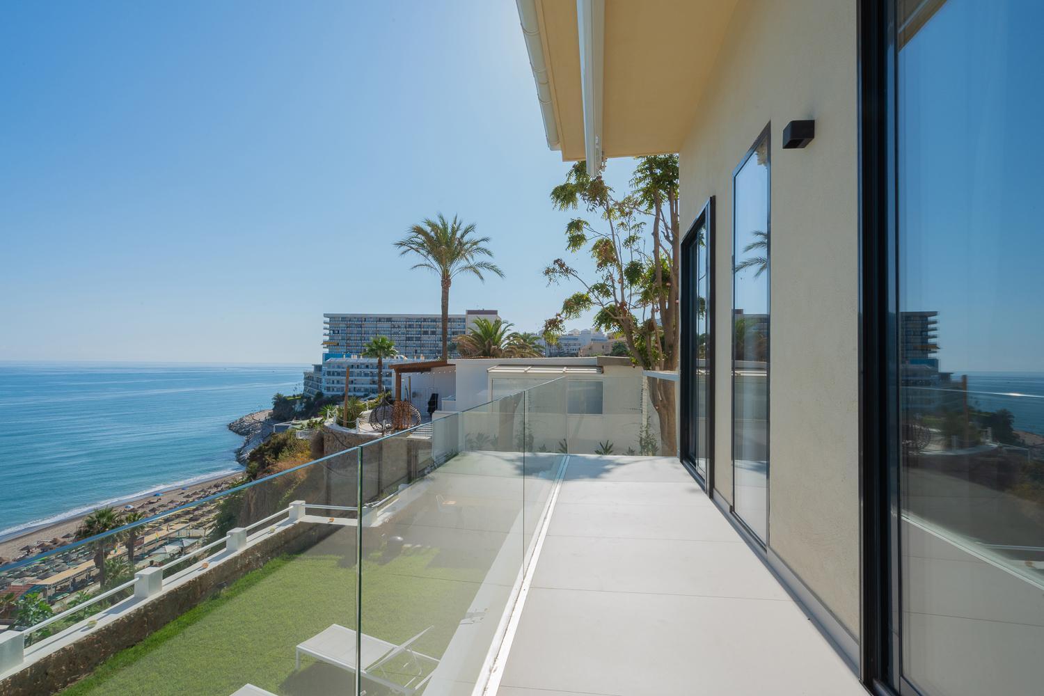 Апартаменты Private 250Sqm Garden Duplex, Jacuzzi, Cinema, Sea View Escape Торремолинос Экстерьер фото
